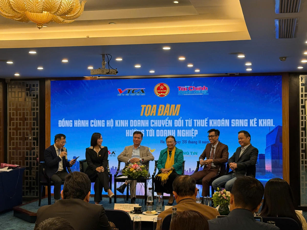 Các chuyên gia thảo luận tại toạ đàm. Ảnh: H.H.