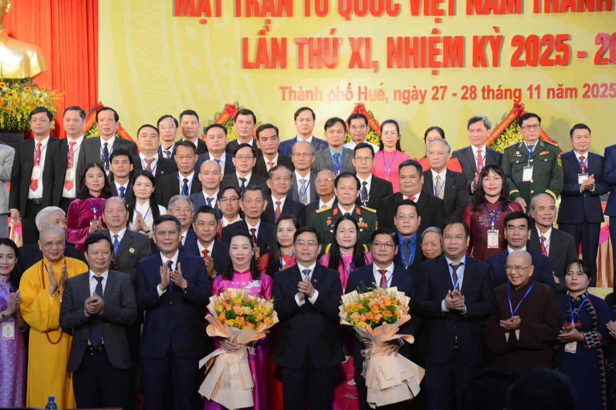 &nbsp;Đoàn Chủ tịch ra mắt Đại hội. Ảnh: P.K.