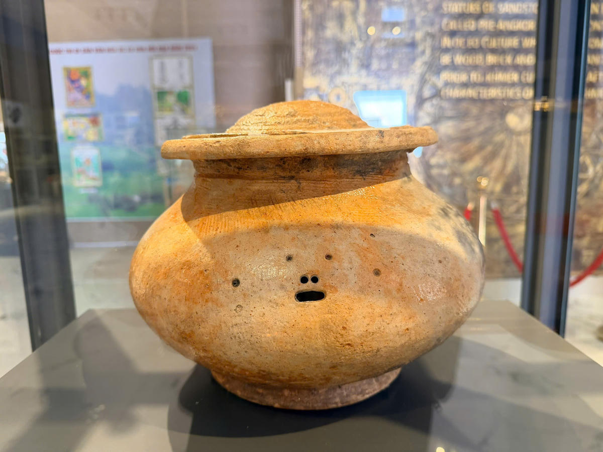 Hiện vật&nbsp;Mộ vò Gò Cây Trâm. (ảnh: HC)