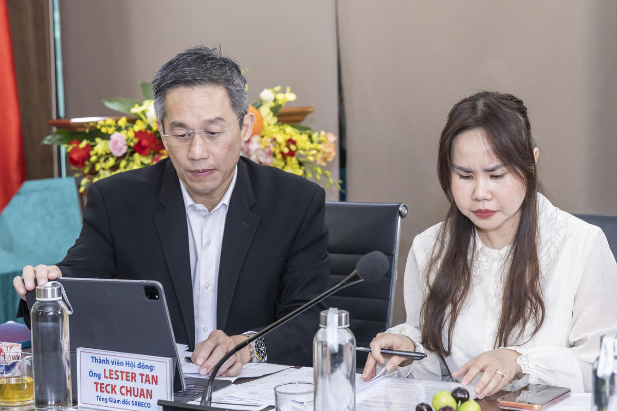 Ông Lester Tan Teck Chuan – Tổng Giám đốc SABECO, thành viên hội đồng thẩm định làm việc tại vòng Chung khảo. Ảnh: Quang Vinh