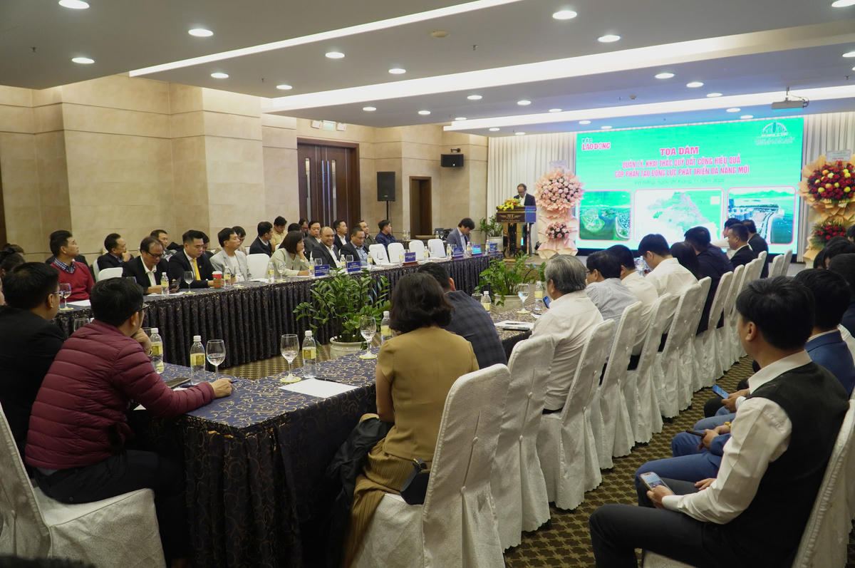 Quang cảnh buổi tọa đàm. Ảnh: Trần Thi.