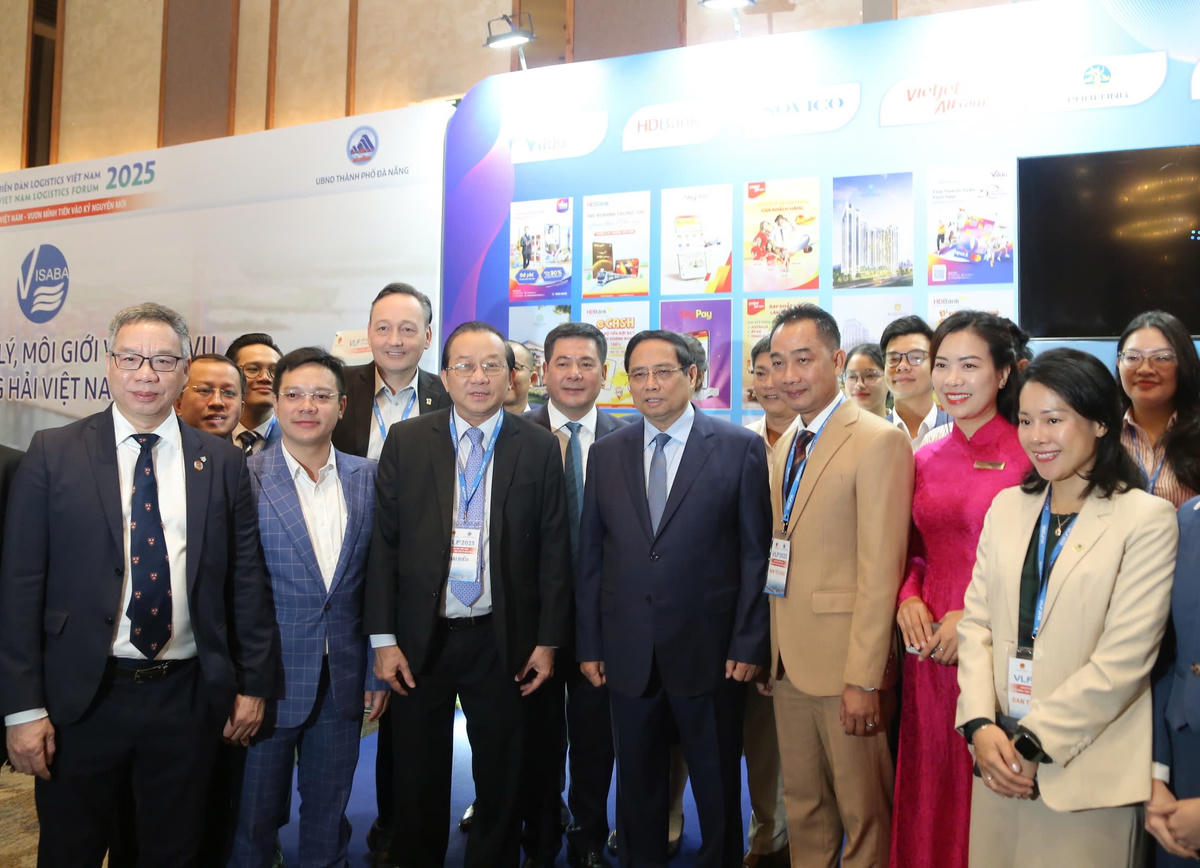 Thủ tướng Phạm Minh Chính dự Diễn đàn Logistics Việt Nam 2025. Ảnh: Nguyễn Tú.