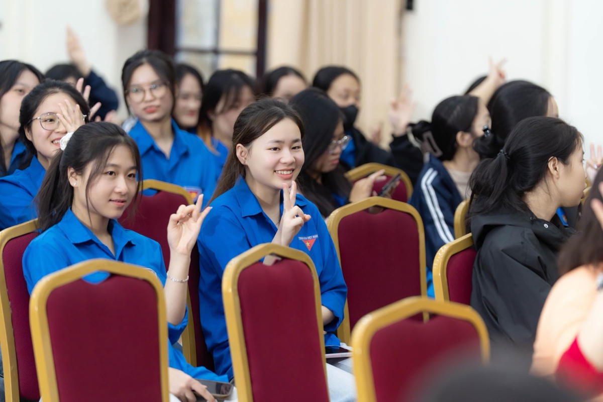 Sinh viên Học viện Phụ nữ tham gia hoạt động&nbsp;hưởng ứng Tháng hành động vì bình đẳng giới và phòng ngừa bạo lực trên cơ sở giới năm 2025. Ảnh: MSD.