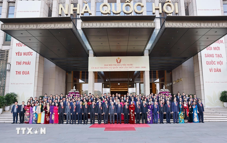 Chủ tịch Quốc hội Trần Thanh Mẫn và đại biểu dự Đại hội thi đua yêu nước lần thứ nhất (2025-2030) của Ủy ban Thường vụ Quốc hội. (Ảnh: Doãn Tấn/TTXVN)