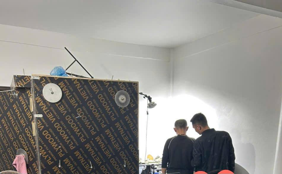 Nơi các đối tượng livestream lừa "đổ thạch" để chiếm đoạt tài sản. Ảnh: Công an tỉnh Lào Cai.