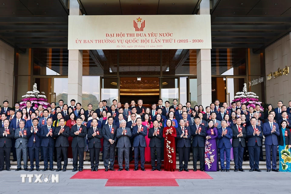 Chủ tịch Quốc hội Trần Thanh Mẫn và đại biểu dự Đại hội thi đua yêu nước lần thứ nhất (2025-2030) của Uỷ ban Thường vụ Quốc hội. (Ảnh: Doãn Tấn/TTXVN)
