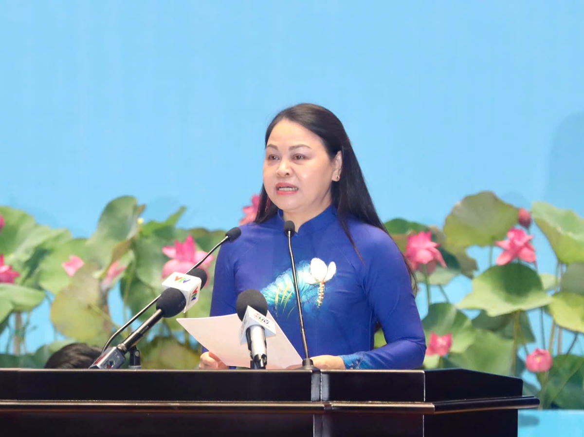 Bà Nguyễn Thị Thu Hà - Uỷ viên Trung ương Đảng, Phó Chủ tịch - Tổng Thư ký Uỷ ban Trung ương Mặt trận Tổ quốc Việt Nam phát biểu chỉ đạo đại hội. Ảnh: Q.Đ.