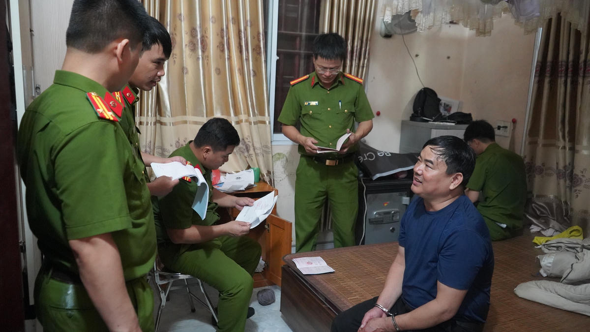 Khám xét nơi ở của Nguyễn Văn Trình. Ảnh: Công an Thái Nguyên.