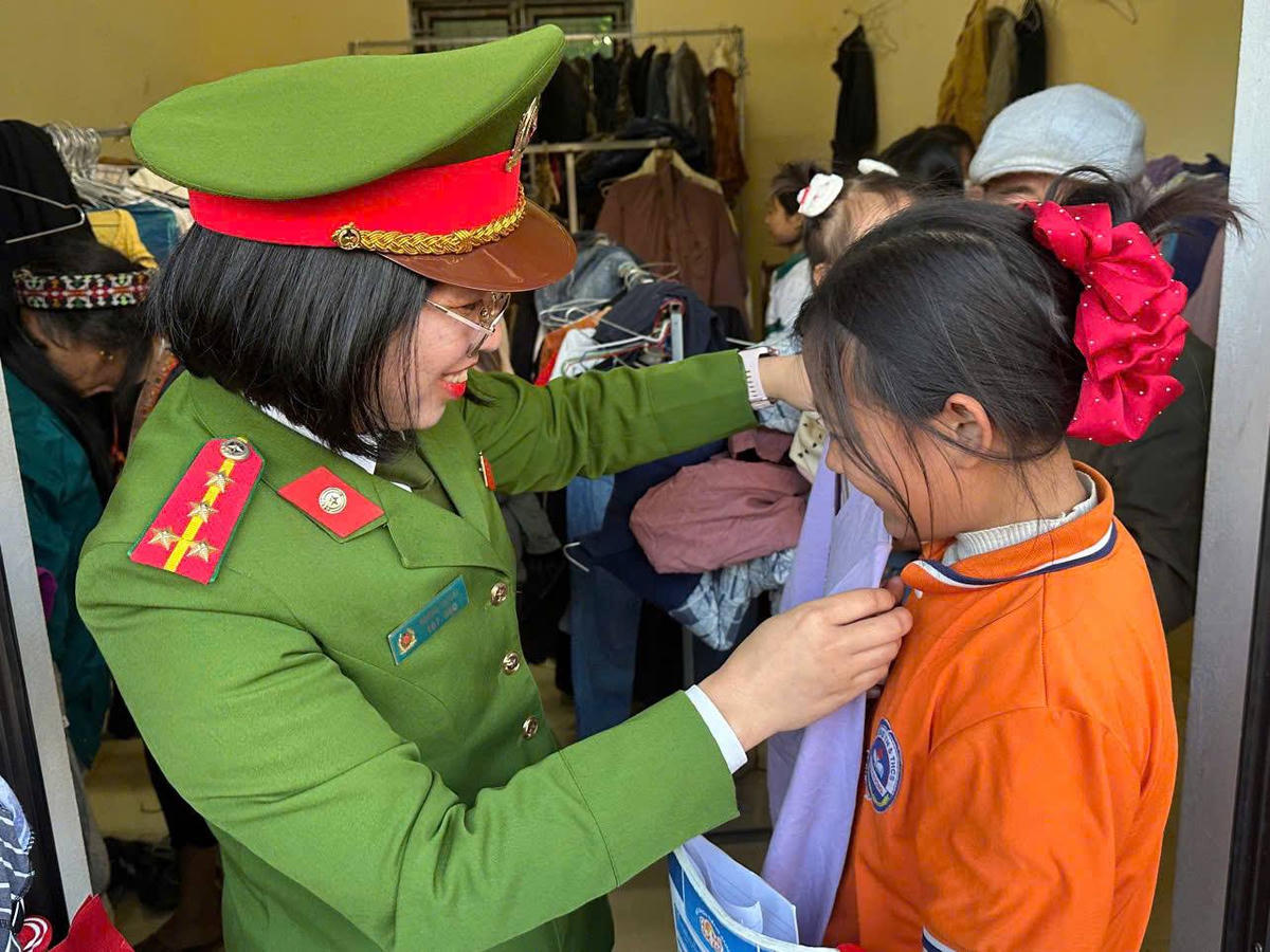 Từ các em học sinh... Ảnh: CALT.