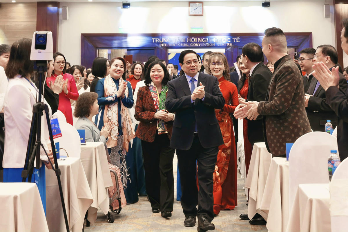 Thủ tướng&nbsp; Phạm Minh Chính và Chủ tịch Ủy ban Trung ương Mặt trận Tổ quốc Việt Nam Bùi Thị Minh Hoài tham dự Hội nghị. Ảnh: Thu Hà