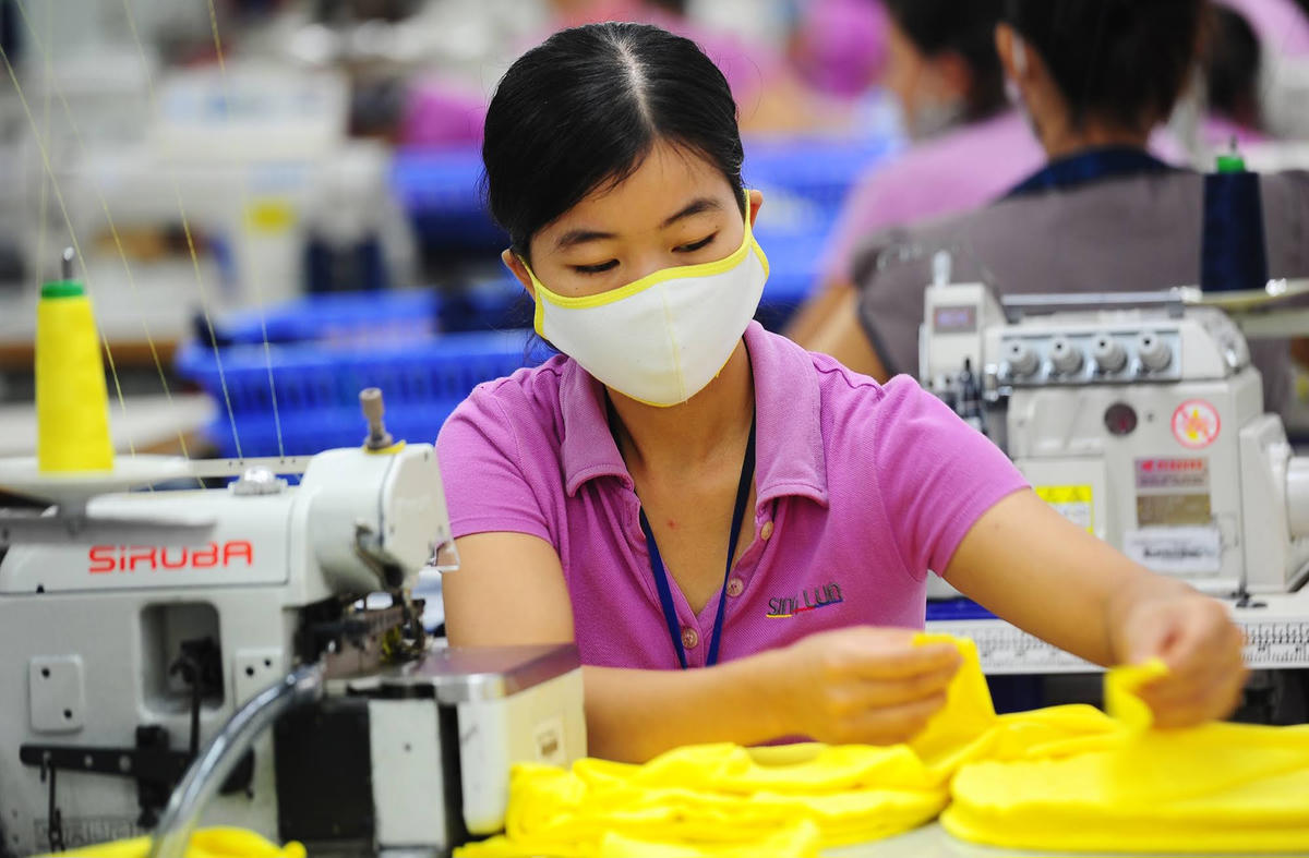 Xuất khẩu dệt may có thể đạt 46 tỷ USD trong năm nay. Ảnh minh hoạ.