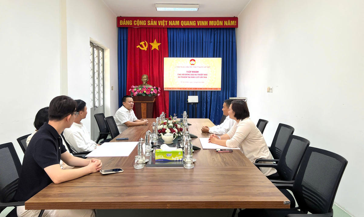 Các bên chia sẻ về tình hình thiên tai và thiệt hại của đồng bào vùng bị ảnh hưởng. Ảnh: Q.Đ