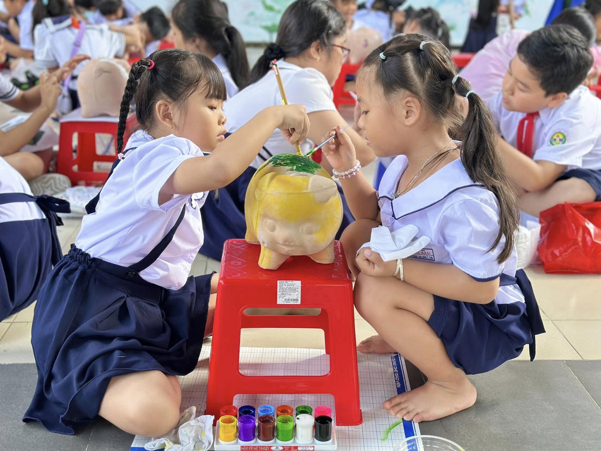 Học sinh Trường Tiểu học Võ Thị Sáu (Tây Ninh) trong giờ hoạt động ngoại khóa. 	Ảnh: NTCC.