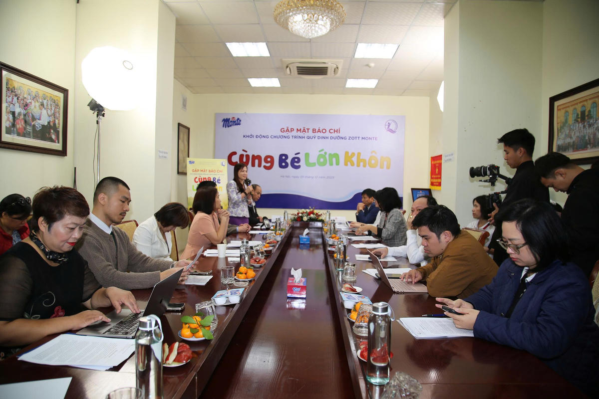 Các đại biểu tham dự lễ kí kết. Ảnh: L.H.