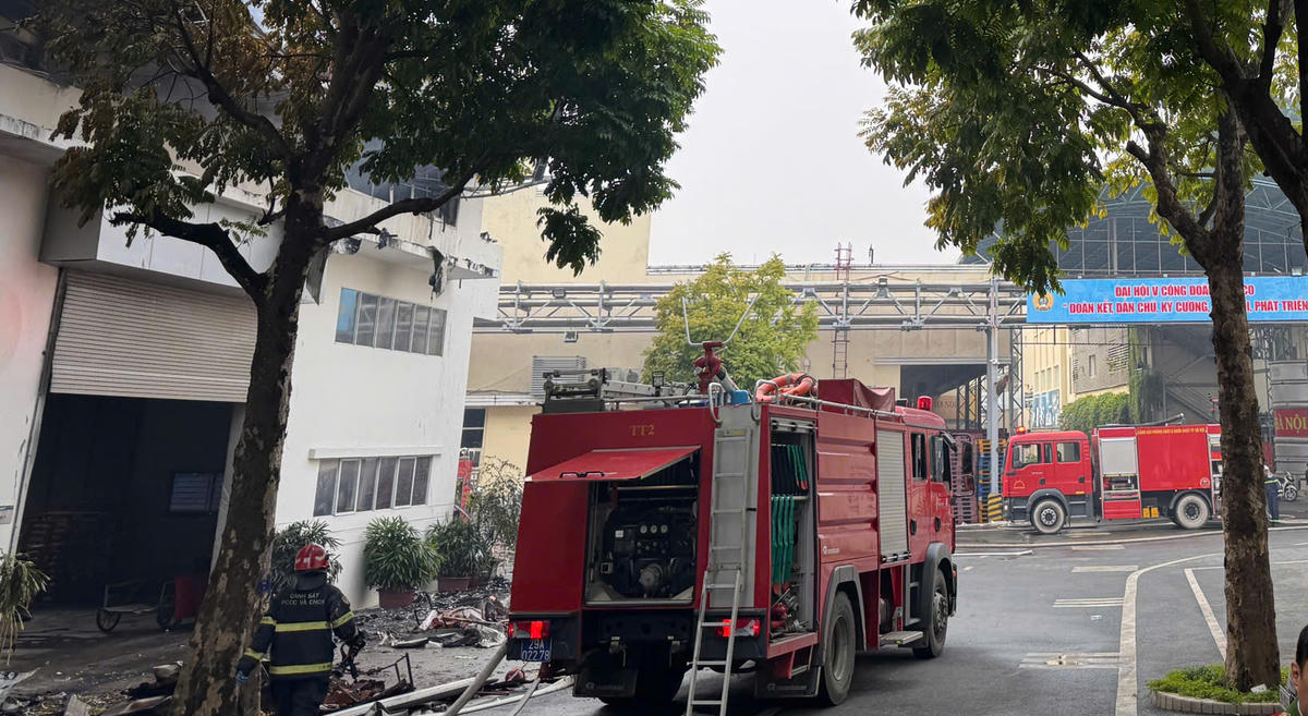 Hiện chưa ghi nhận thương vong cũng như nguyên nhân gây cháy.