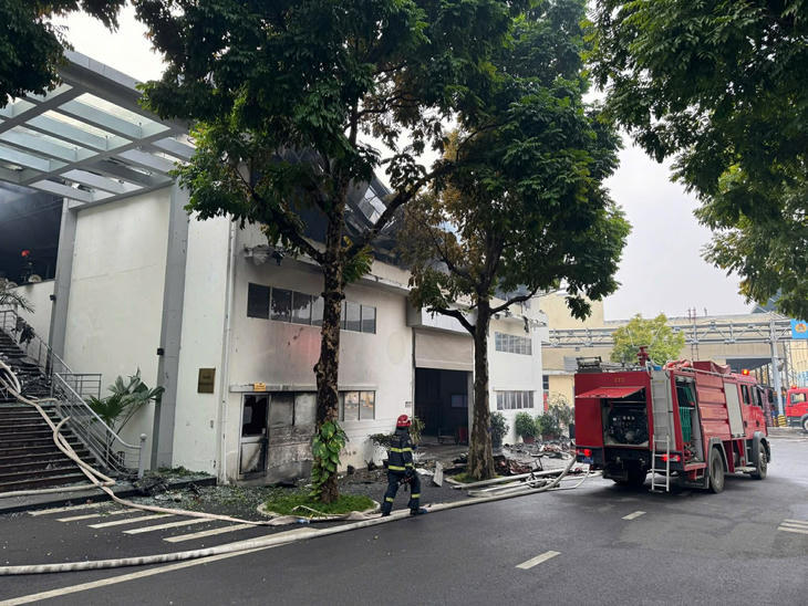 Hiện vụ hoả hoạn khi chưa được dập tắt.