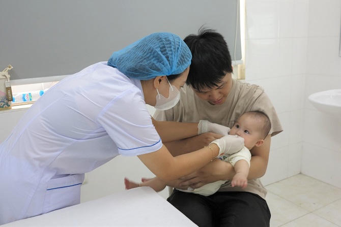 Gần 340.000 trẻ được uống Vitamin A trong chiến dịch đợt 2 tại Hà Nội