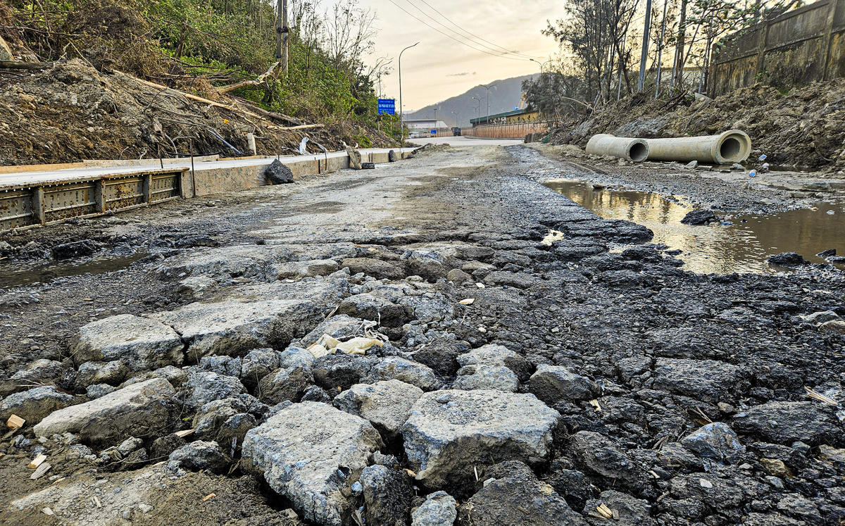 Ban Quản lý dự án đầu tư xây dựng công trình Giao thông và Phát triển đô thị Hà Tĩnh đã được UBND tỉnh phê duyệt làm chủ đầu tư dự án đường giao thông từ Bến cảng số I vào Khu kho gas, xăng dầu - Cảng Vũng Áng. Ảnh: Cẩm Kỳ&nbsp;