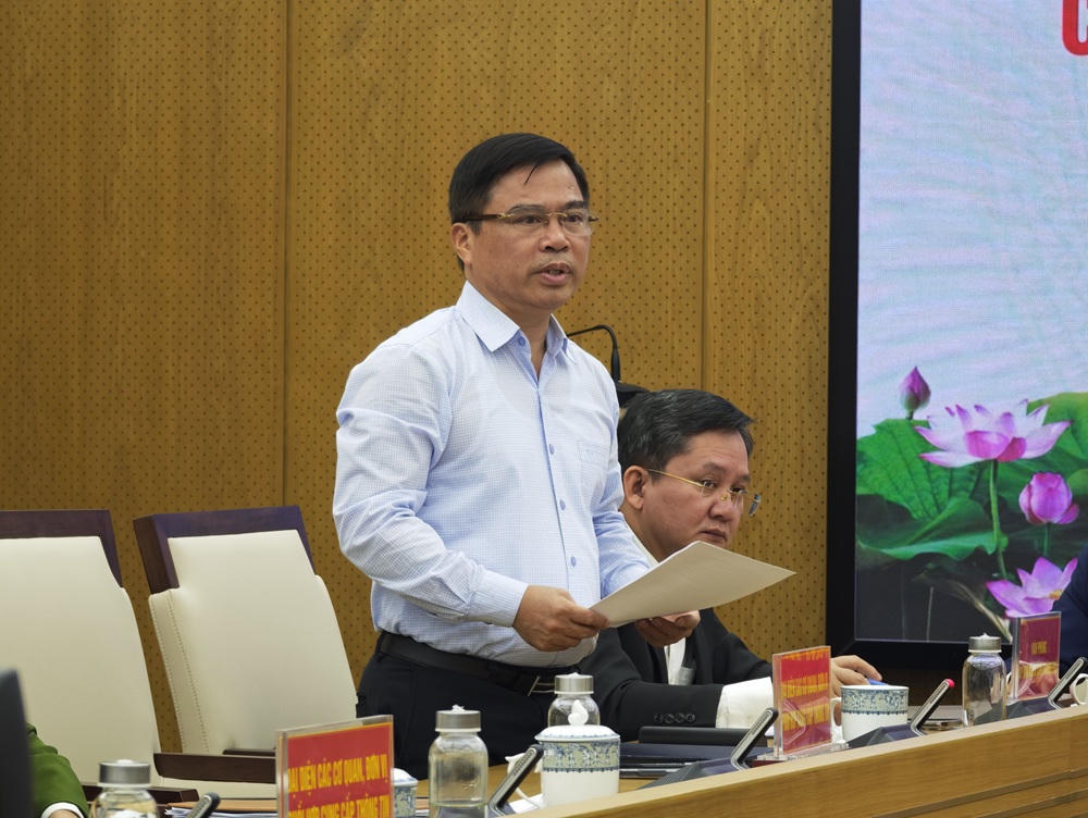 Ông Dương Đình Ổn, Phó Giám đốc Sở Nông nghiệp và Môi trường thành phố trao đổi thông tin về tiến độ thực hiện dự án với các cơ quan báo chí. Ảnh: ĐT.&nbsp;