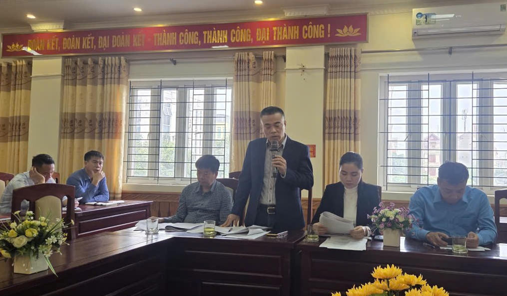 Đại diện cơ quan báo chí Trung ương tại tỉnh Hưng Yên trao đổi tại buổi họp báo. Ảnh: Duy Hưng.