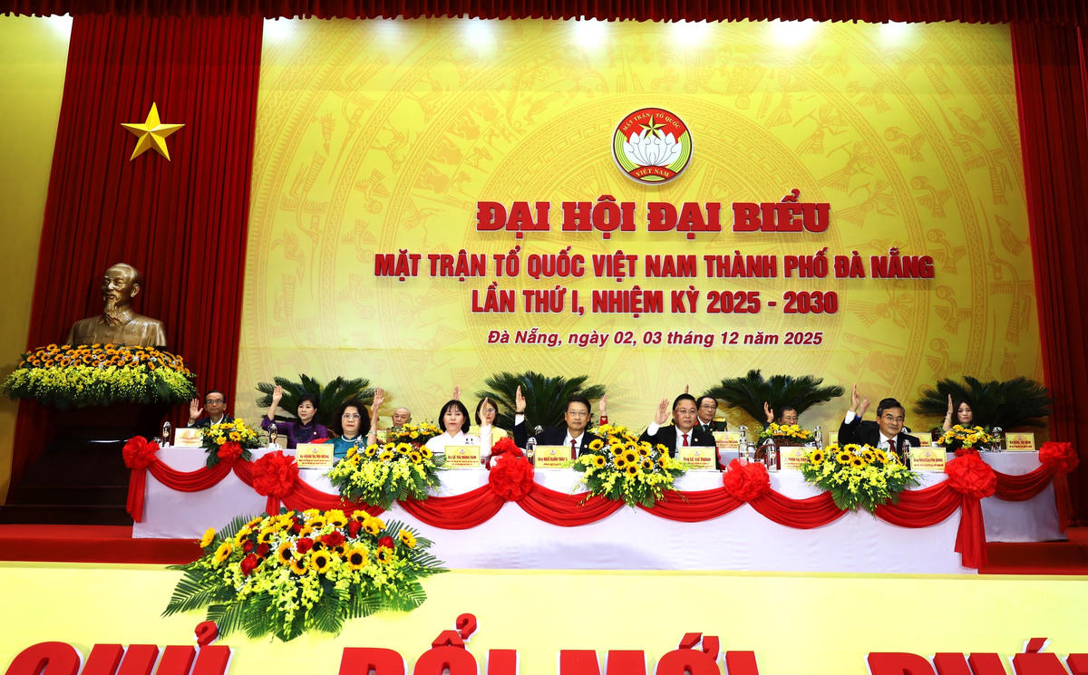 Đoàn Chủ tịch điều hành Đại hội. Ảnh: Nguyễn Tú.