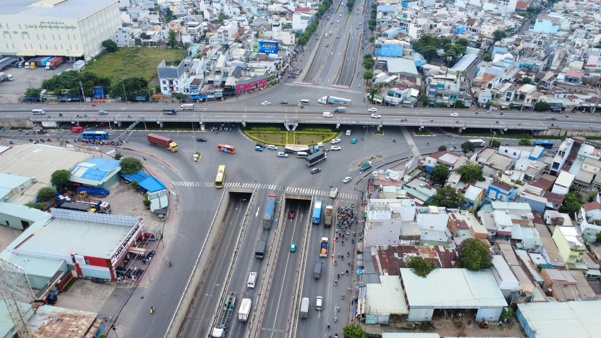 Khu vực nút giao An Sương có quy mô 3 tầng với hầm chui, cầu vượt và đường hiện hữu được coi là cửa ngõ phía Tây Bắc của TP Hồ Chí Minh. Ảnh: Đ.Xá.
