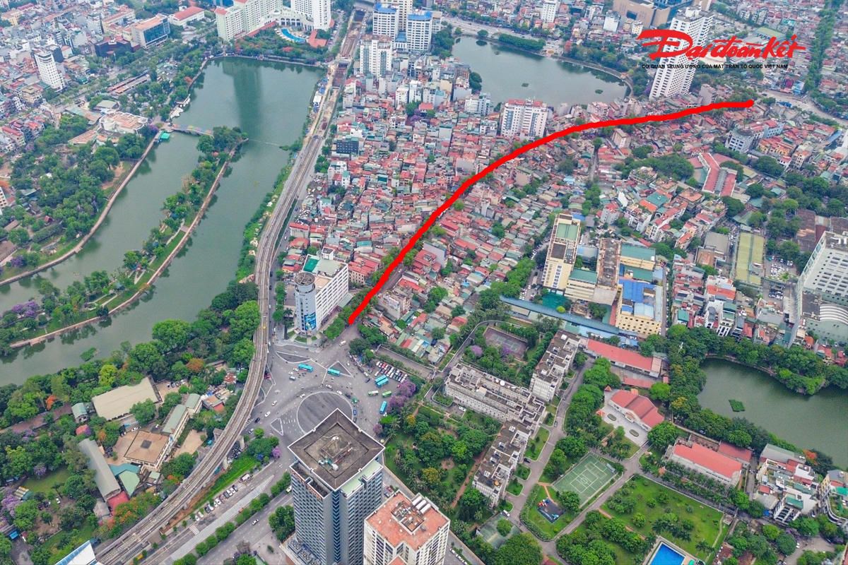 Dự án đường Vành đai 1 đoạn Hoàng Cầu - Voi Phục có điểm đầu tại nút giao Ô Chợ Dừa và điểm cuối tại nút giao thông Voi Phục. Dự án có chiều dài hơn 2,2km, cắt qua nhiều tuyến đường Cát Linh - La Thành - Láng Hạ - Giảng Võ - Nguyễn Chí Thanh.&nbsp;