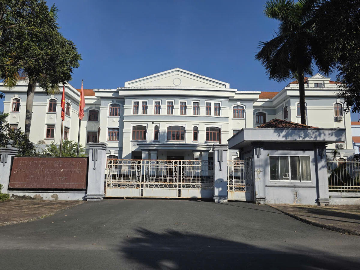 Trụ sở các cơ quan Mặt trận tổ quốc và các đoàn thể tỉnh Bạc Liêu cũ được đề xuất giao cho Trung tâm Phát triển Quỹ đất để khai thác bán đấu giá hoặc mời gọi đầu tư. Ảnh: Nguyên Du