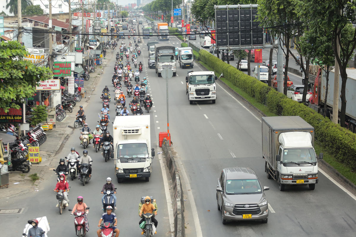 Tuyến quốc lộ 22 hiện hữu có quy mô từ 4-6 làn xe, bắt đầu từ nút giao An Sương (xã Bà Điểm) tới biên giới tỉnh Tây Ninh. Ảnh: Đ.Xá.