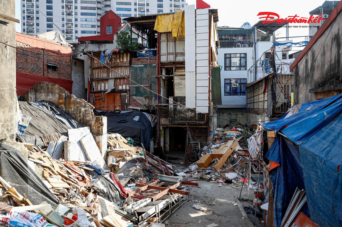 Tuyến đường có tổng mức đầu tư hơn 7.800 tỷ đồng, trong đó, công tác giải phóng mặt bằng chiếm tới 6.000 tỷ đồng. Vì vậy, dự án này được mệnh danh là tuyến đường "đắt nhất hành tinh".