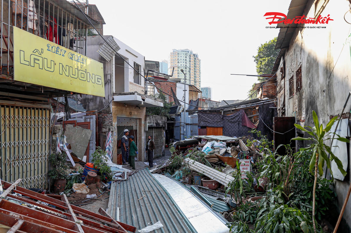 Vừa qua, Bí thư Thành ủy Hà Nội Nguyễn Duy Ngọc yêu cầu các phường Láng, Giảng Võ, Ô Chợ Dừa khẩn trương hoàn thành công tác giải phóng mặt bằng dự án Vành đai 1 đoạn Hoàng Cầu - Voi Phục trước 15/12/2025 và thông tuyến trước 15/1/2026.