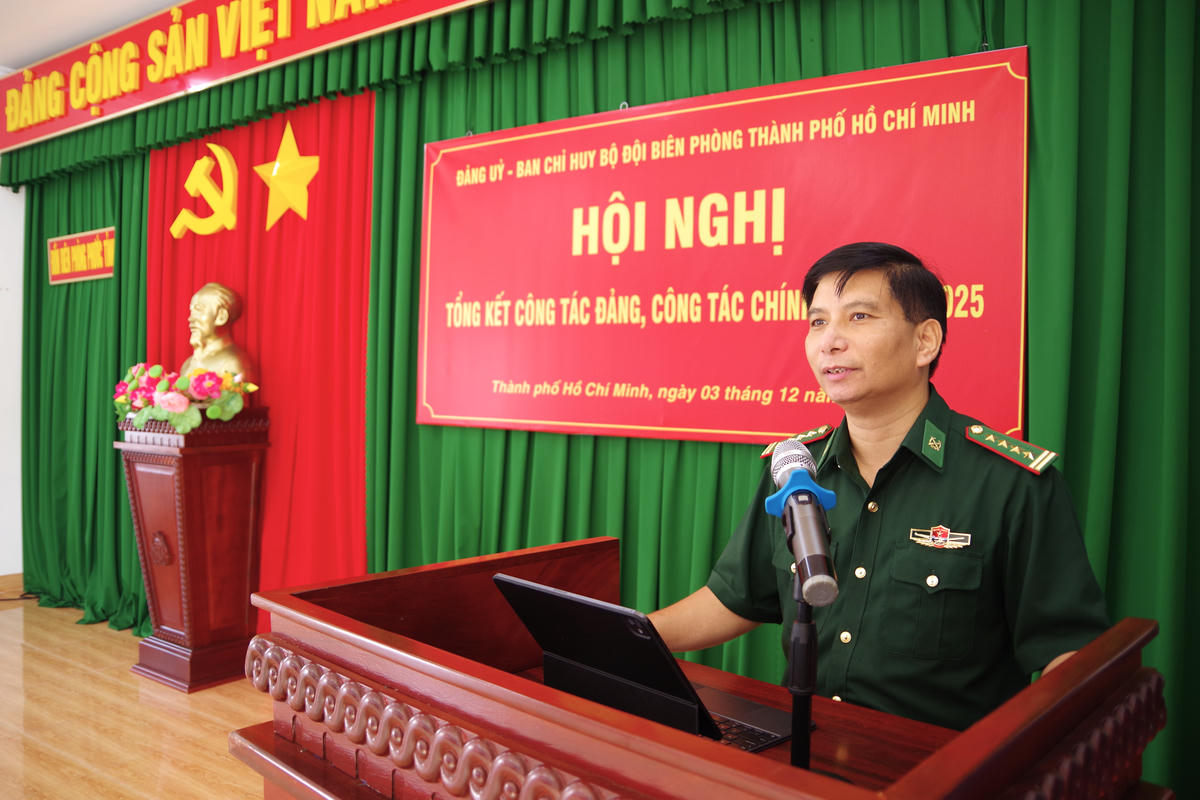 Đại tá Đỗ Vĩnh Thăng, Bí thư Đảng ủy, Chính ủy Ban Chỉ huy BĐBP TP Hồ Chí Minh chủ trì Hội nghị. Ảnh: Văn Danh.