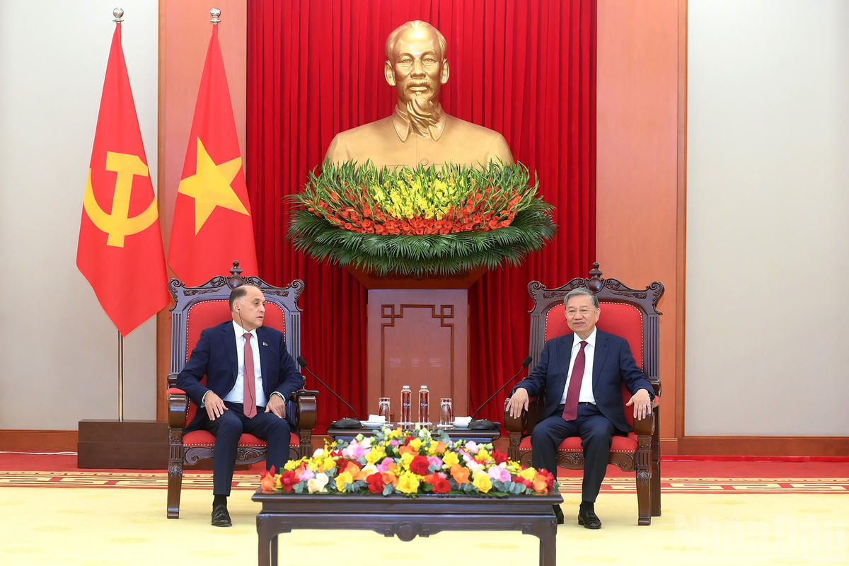 Tổng Bí thư Tô Lâm với Thư ký Hội đồng An ninh Cộng hòa Belarus A. Volfovich. 