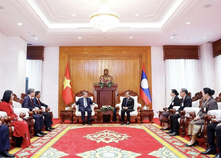 Tổng Bí thư Tô Lâm thăm, chúc sức khỏe các nguyên lãnh đạo Lào