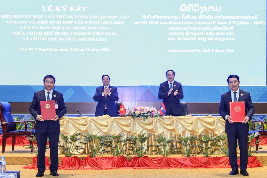Hai Thủ tướng chứng kiến lễ ký kết các Văn kiện hợp tác giữa hai nước - Ảnh: VGP/Nhật Bắc