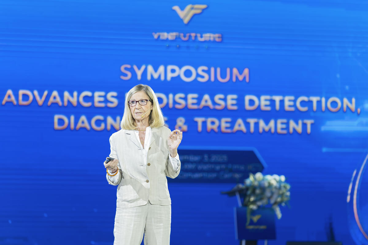 GS. Pascale Cossart chia sẻ về&nbsp;liệu pháp thực khuẩn thể (phage therapy).