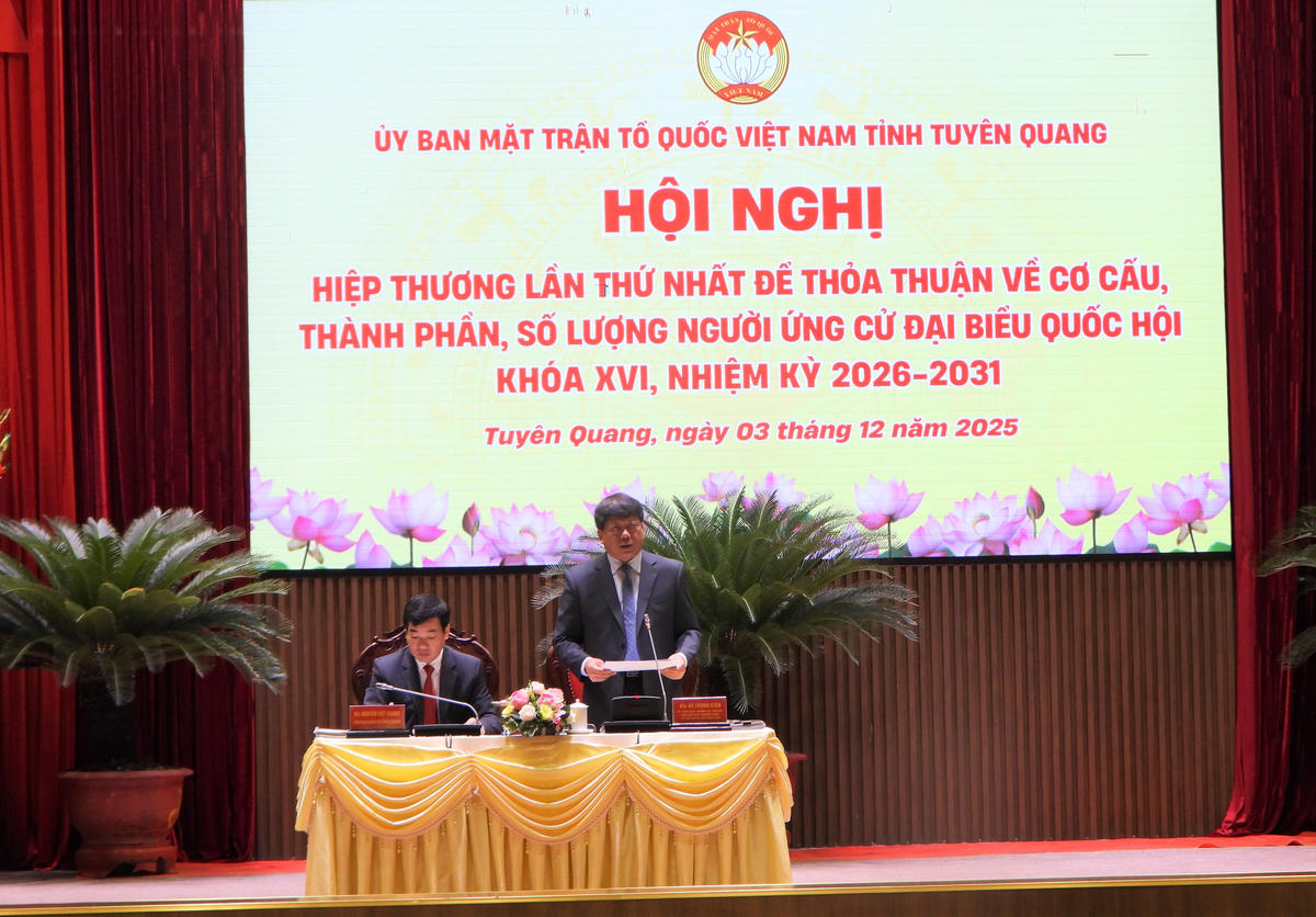 Lãnh đạo Ủy ban MTTQ Việt Nam tỉnh Tuyên Quang chủ trì Hội nghị. Ảnh: Đ.S.