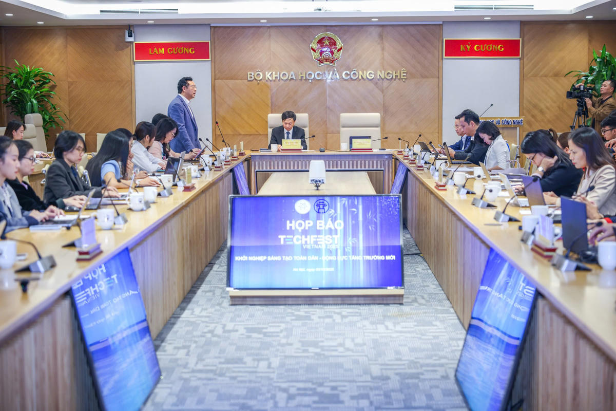 Quang cảnh họp báo.