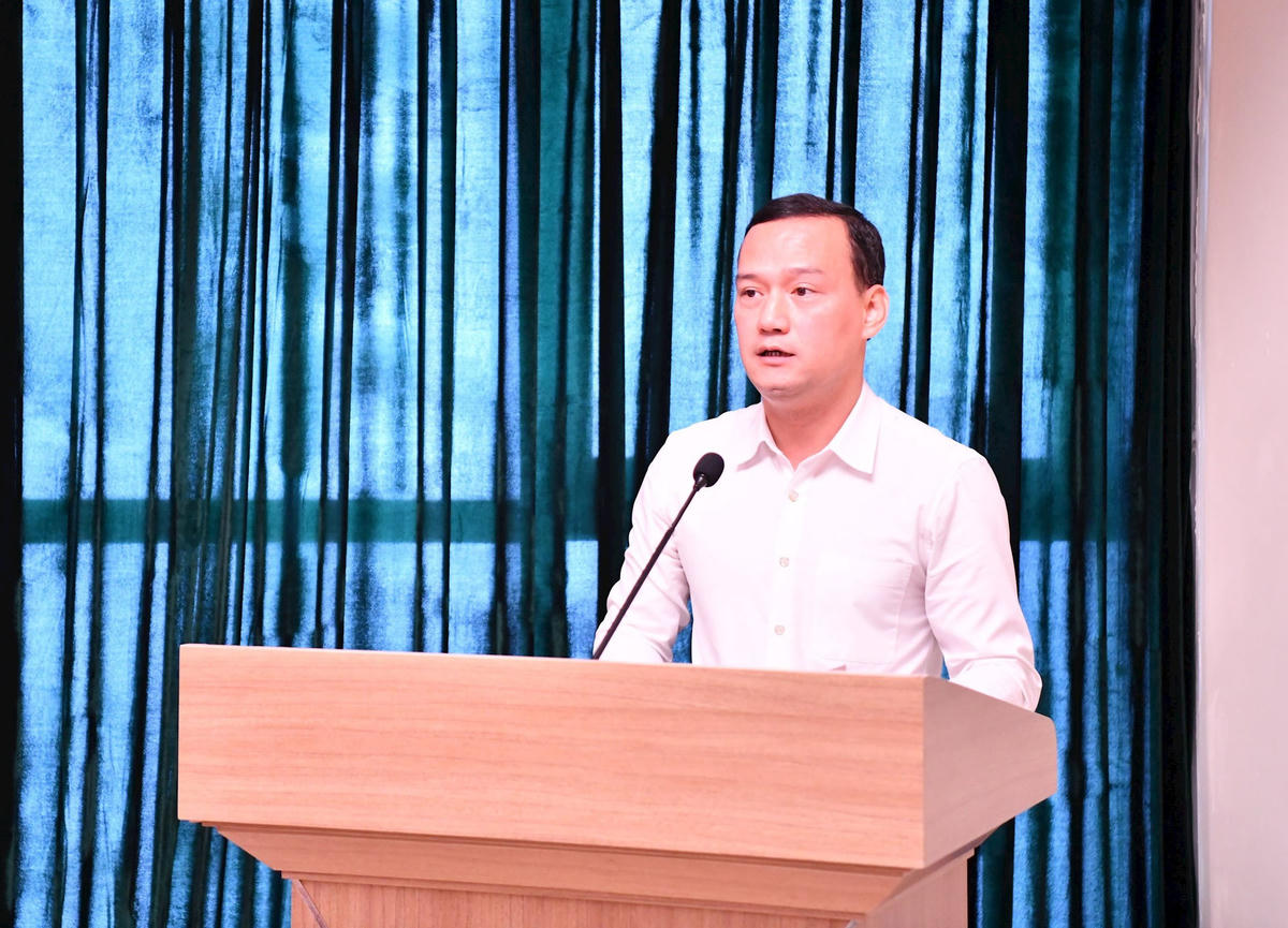 Phó Chánh Thanh tra KTNN Chu Ngọc Đức trình bày các Dự thảo Báo cáo. Ảnh: D.T