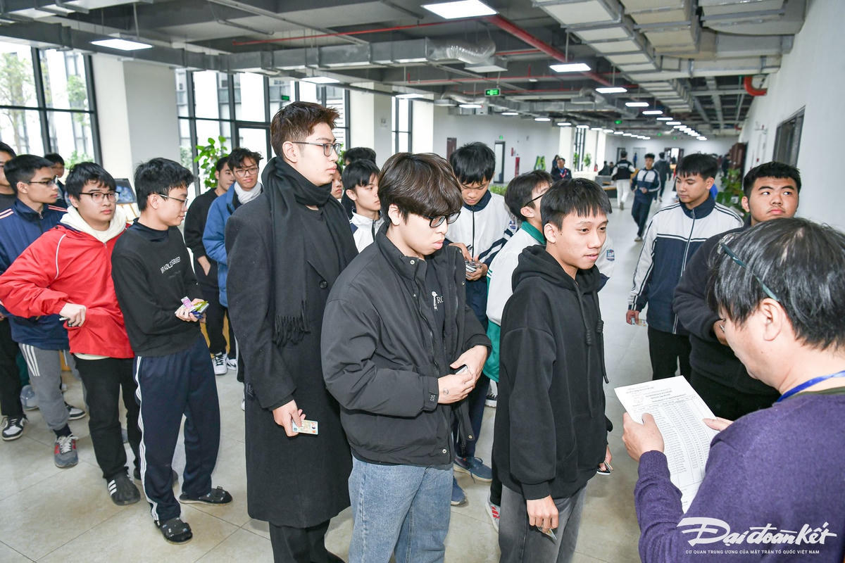 Thí sinh dự thi đánh giá tư duy của Đại học Bách khoa Hà Nội năm 2025.