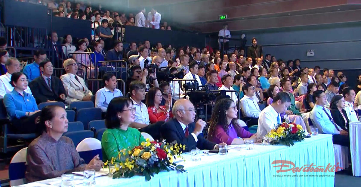 Đại biểu tham dự chương trình. Ảnh: H.Phúc.