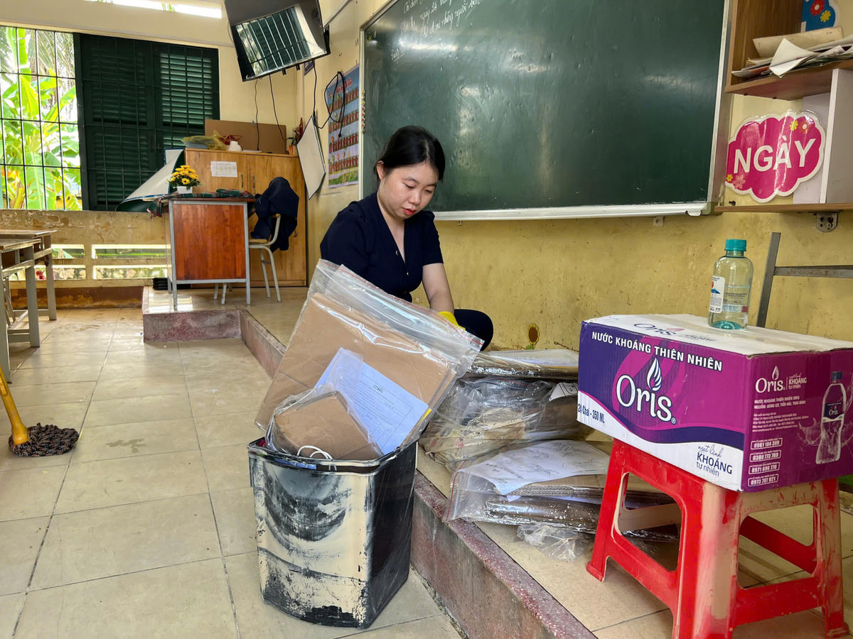 Trường tiểu học Vĩnh Hiệp, phường Tây Nha Trang (Khánh Hòa) mới dọn dọn dẹp xong sau lũ lụt vừa qua. (ảnh X.H)