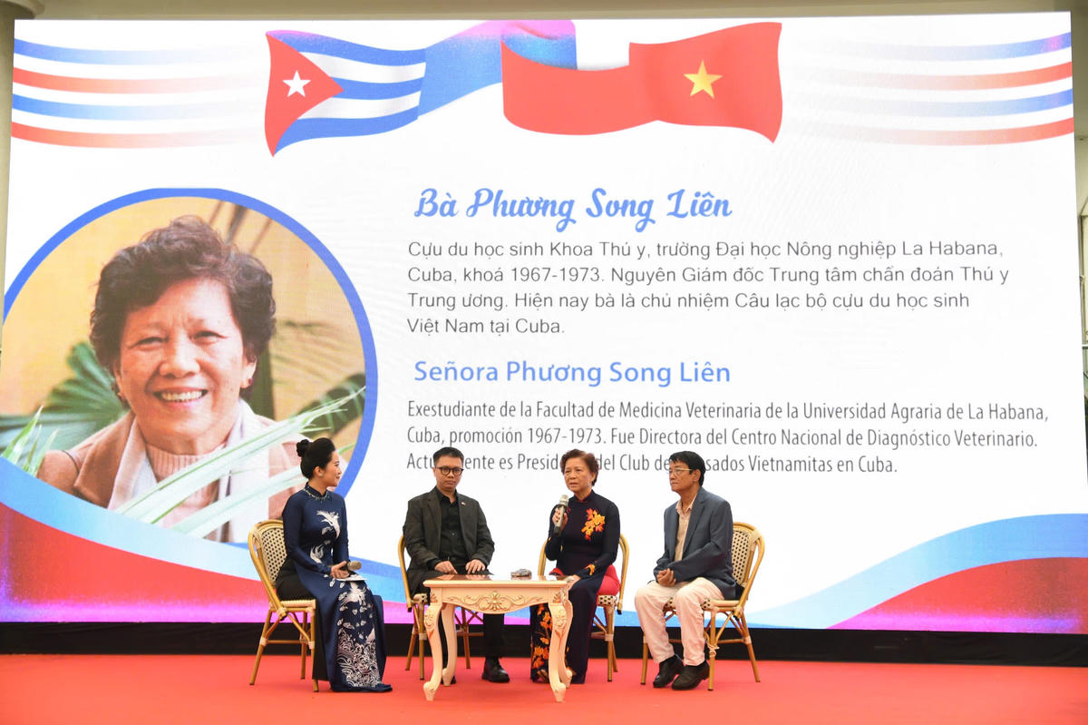 Trong khuôn khổ sự kiện đã diễn ra chương trình giao lưu, chia sẻ từ các nhân vật đã gắn bó và có nhiều kỷ niệm sâu sắc với đất nước và nhân dân Cuba. Ảnh: Phạm Sỹ.