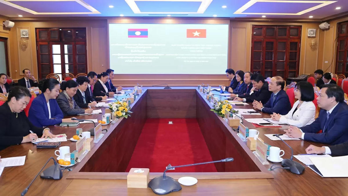 Quang cảnh buổi làm việc giữa Ban Tuyên giáo và Dân vận Trung ương với đoàn đại biểu Ủy ban Trung ương Mặt trận Lào xây dựng Đất nước. Ảnh: Thành Long