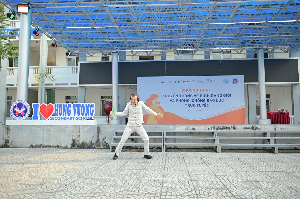 Màn biểu diễn kịch câm của nghệ sĩ Nguyễn Hoàng Tùng