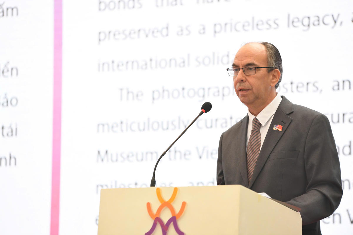 Phát biểu tại buổi lễ, Đại sứ đặc mệnh toàn quyền nước Cộng hòa Cuba tại Việt Nam Rogelio Polanco Fuentes bày tỏ niềm tự hào, xúc động khi triển lãm Nghĩa tình thủy chung được tổ chức. “Và giờ đây, tôi xin bày tỏ lòng cảm ơn chân thành tới tập thể, cá nhân đã góp phần tổ chức triển lãm giàu ý nghĩa này – một minh chứng rõ nét cho Nghĩa tình thủy chung giữa Việt Nam và Cuba”.

