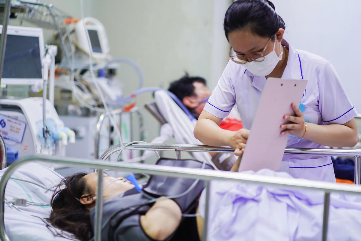Hiện các bác sĩ tiếp tục theo dõi và điều trị cho các bệnh nhân. Ảnh: BV