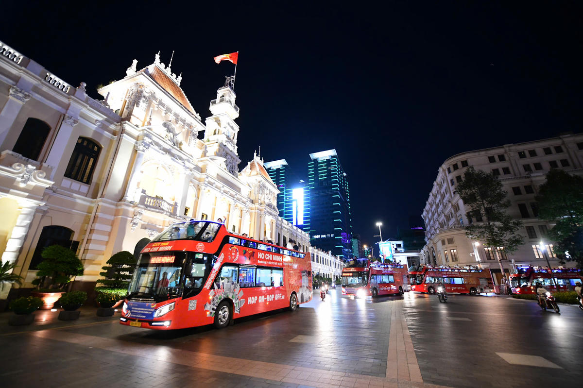 Vẻ đẹp TP Hồ Chí Minh về đêm thu hút du khách trong và ngoài nước. Ảnh: H.T