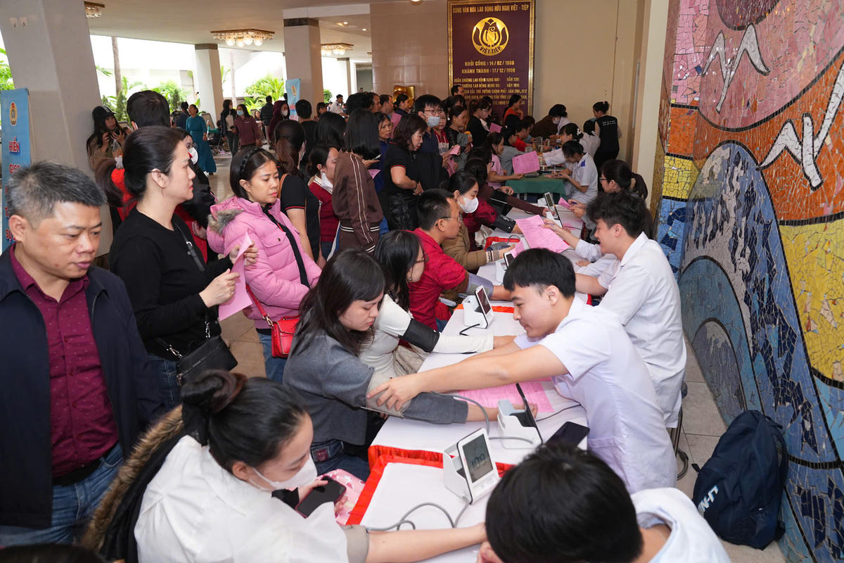 Ngày hội hiến máu “Giọt hồng yêu thương” thu hút hơn 1.000 đoàn viên, người lao động trên địa bàn TP Hải Phòng đăng ký tham gia hiến máu. Ảnh: ĐT