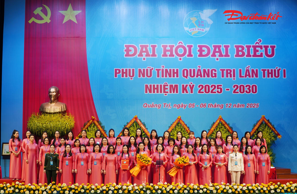 Ban Chấp hành Hội LHPN Quảng Trị khóa I, nhiệm kỳ 2025-2030 nhận nhiệm vụ. Ảnh: X.T.